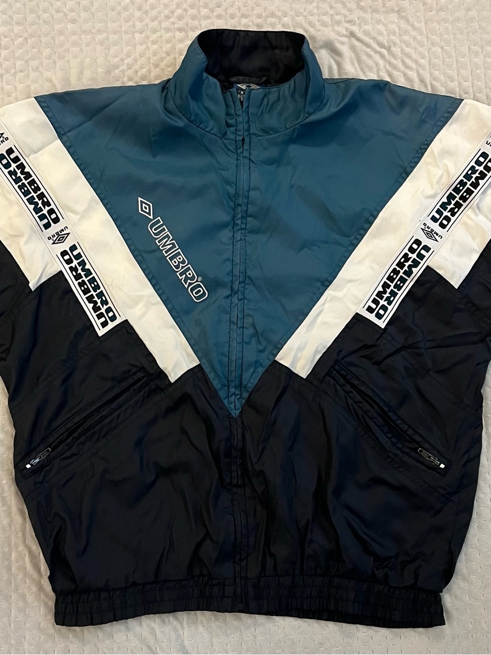 Vintage Umbro Men’s Teal and Black Windbreaker Jacket